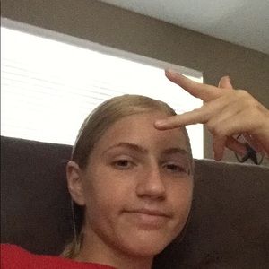 Meet your Posher, Emilee